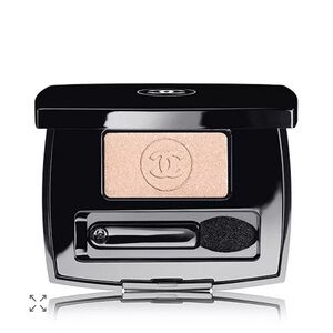 CHANEL OMBRE ESSENTIELLE
Soft Touch Eyeshadow